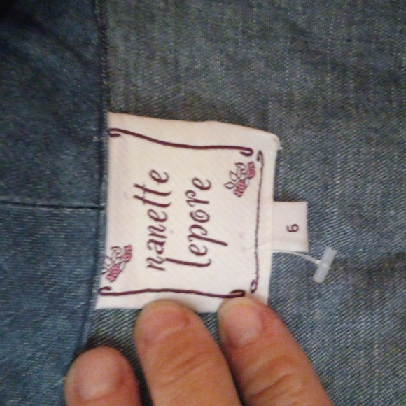 Nanette Lepore sz 6 Denim capsleeved top NWOT - Picture 2 of 5